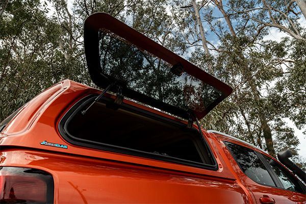Kåpa Aeroklas Stylish Volkswagen Amarok 23-