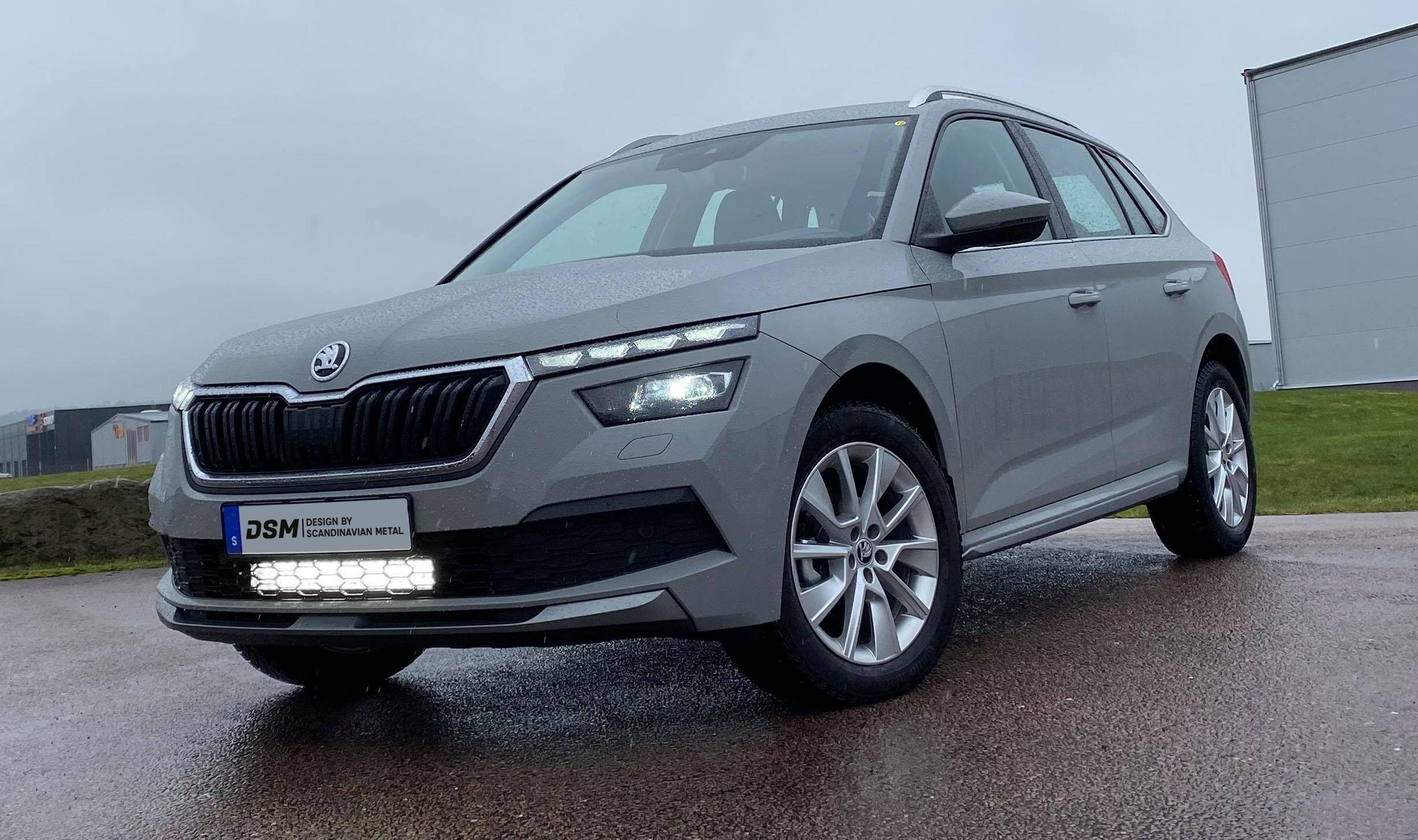 Skoda Kamiq LED-ramp + modellanpassat fäste