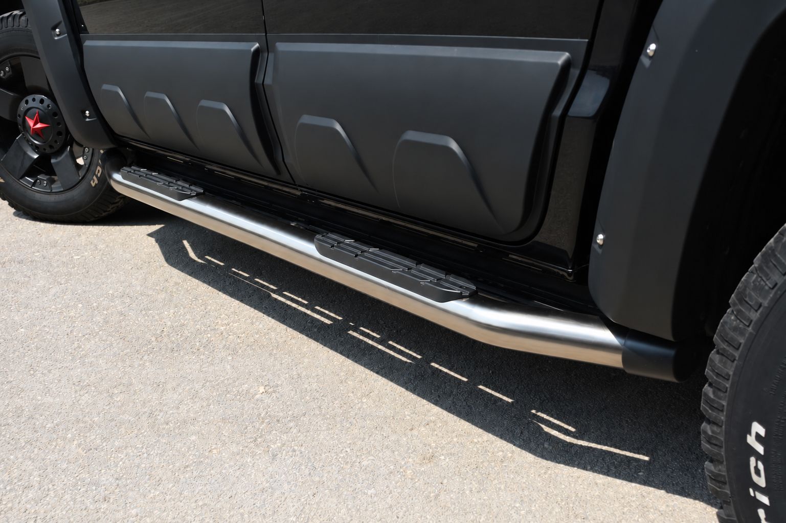 VW Amarok Sidorör med stegyta Blank
