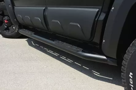 VW Amarok Sidorör med stegyta Svart - Volkswagen - 8020104980 - 2