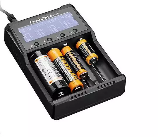 Fenix ARE-A4 Fyrkanals smart laddare - Laddare för 18650 batterier - 8020101172 - 1