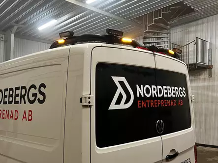 T-RACK VW Crafter H2 Compact 17- med takmonterad kamera. Bakre takbåge - Takbåge till transportbil - 8020120923 - 1