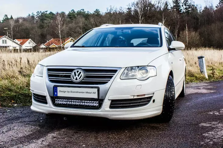 VW Passat Ledramp + modellanpassat fäste - Volkswagen - 7000010185 - 1