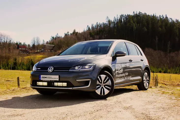 Volkswagen Golf & E-golf med radar LED ramp + modellanpassat monteringsfäste - Volkswagen - 8020102217 - 1