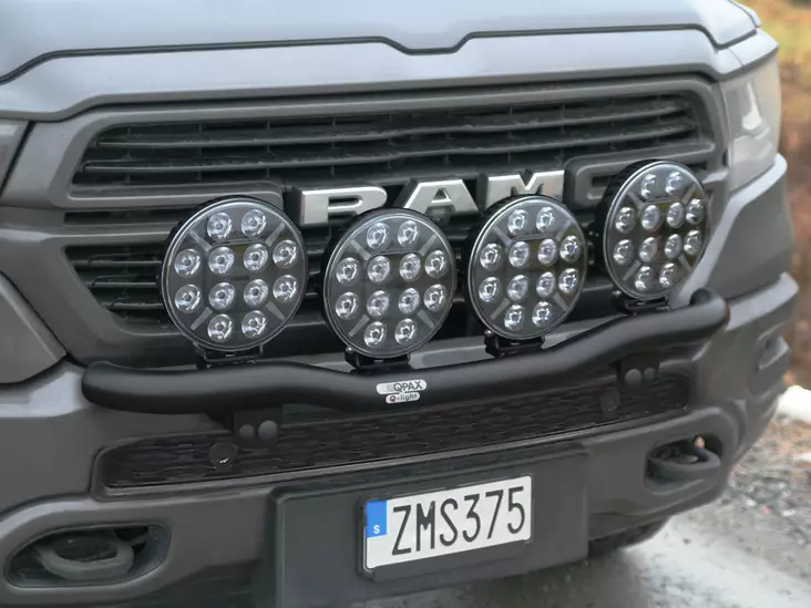 Q-LIGHT RAM 1500 DIESEL 19-24 Extraljusfäste (extraljusbåge) för 4st lampor - Frontbåge till transportbil - 8020120897 - 1