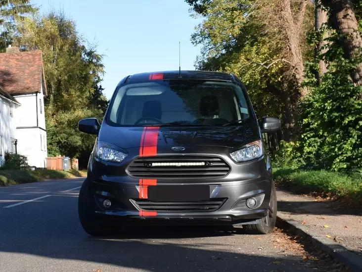 Extraljus grill kit Lazer Linear 18 Elite, Ford Transit Courier 2014+ - Ford - 8020101099 - 1